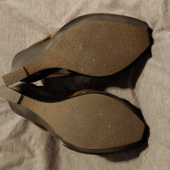 🌻 Steve Madden Peep Toe Platforms - Picture 3 of 3